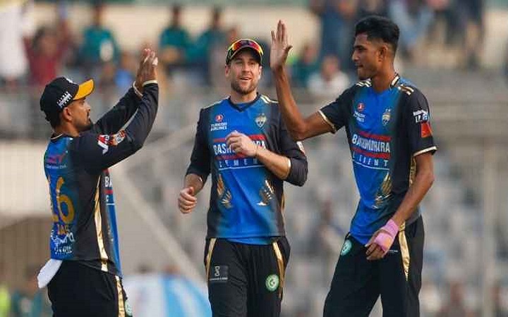 ঢাকাকে বিদায় করে প্লে-অফে রংপুর