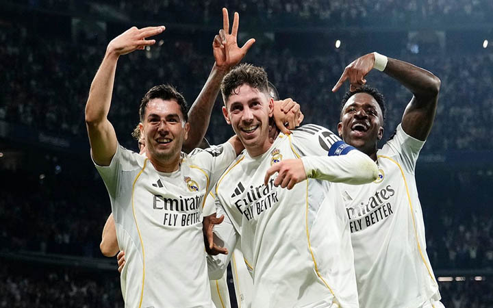 ভালভার্দের প্রথমার্ধের হ্যাটট্রিকে উড়ে গেল ম্যানচেস্টার সিটি