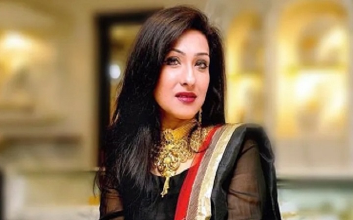 ‘বাঙালি বিলাস’ করতে ঢাকায় আসছেন ঋতুপর্ণা