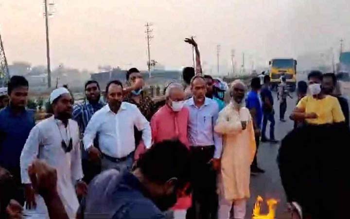 সাইনবোর্ড এলাকায় রিজভীর নেতৃত্বে সড়ক অবরোধ