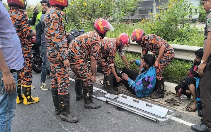 এক্সপ্রেসওয়েতে দুই মোটরসাইকেলের সংঘর্ষ, আহত ৪