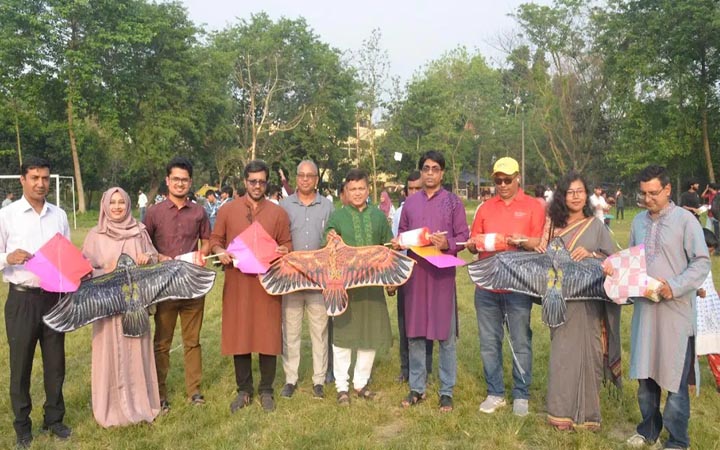 বেরোবিতে চৈত্রসংক্রান্তি উপলক্ষ্যে ঘুড়ি উড়ানো প্রতিযোগিতা