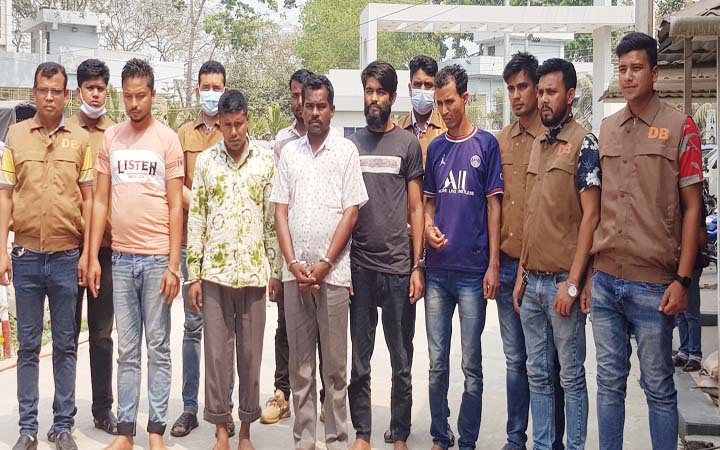 ময়মনসিংহে ফ্যাক্টরিতে ডাকাতি, গাজীপুর থেকে মালামালসহ ৫ ডাকাত গ্রেফতার