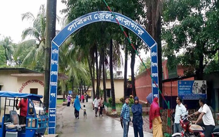 কাজাখিস্তানের নাগরিক হত্যা মামলায় তিন বিদেশী আসামীকে জেলহাজতে প্রেরণ