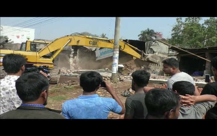 যশোর-খুলনা মহাসড়কের দুপাশের অবৈধ স্থাপনা উচ্ছেদ শুরু