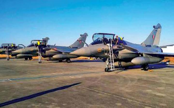 কালই ভারতে  আসছে ৫টি রাফাল ফাইটার জেট