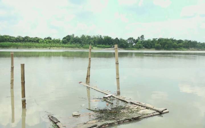 কুষ্টিয়ার খোকসায় খেয়াঘাট বন্ধ থাকায় জনভোগান্তি চরমে