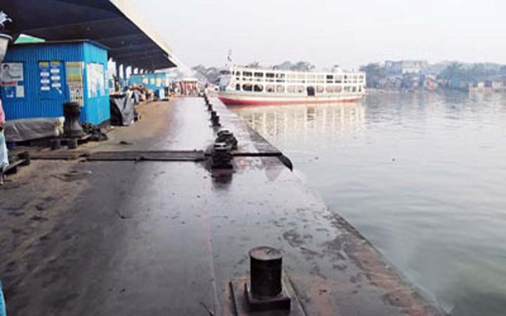 বরিশাল-ঢাকা নৌপথে লঞ্চশ্রমিকদের কর্মবিরতি