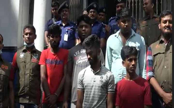 যশোরে বোমা ফাটিয়ে ছিনতাইয়ের ঘটনায় আটক ৫