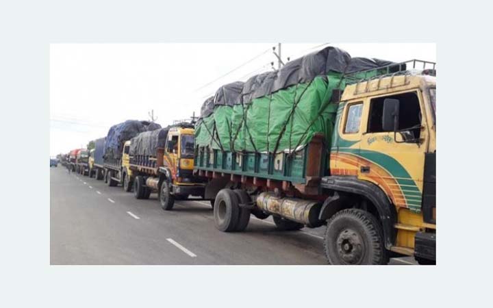 পাটুরিয়ায় পারাপারের অপেক্ষায় ৫০০ পণ্যবাহী ট্রাক