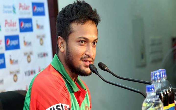 দীর্ঘদিন পর দেশে ফিরলেন সাকিব