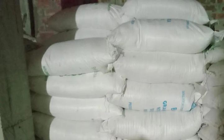 গুদামে অবৈধভাবে ২০৯ বস্তা সার মজুত, ব্যবসায়ীকে জরিমানা