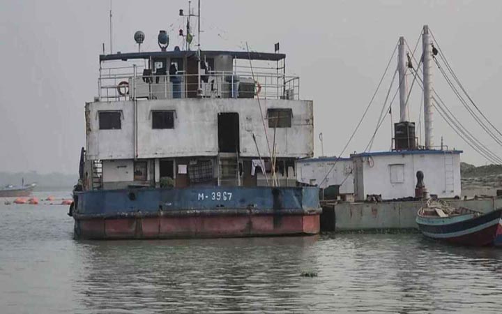 শরীয়তপুর-চাঁদপুর রুটে ফেরি চলাচল বন্ধ