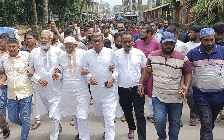 সাতক্ষীরায় শেখ হাসিনার ফাঁসির দাবিতে বিক্ষোভ মিছিল