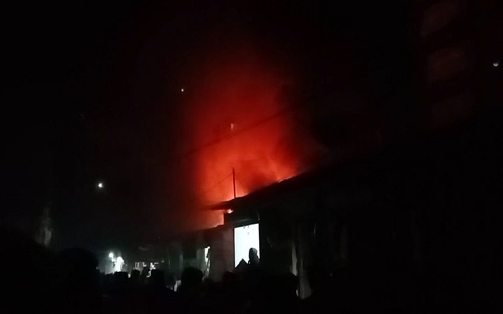 আশুলিয়ায় শ্রমিক কলোনিতে আগুন