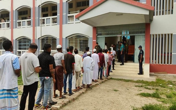 খুলনা ও বরিশাল সিটির ভোট শুরু