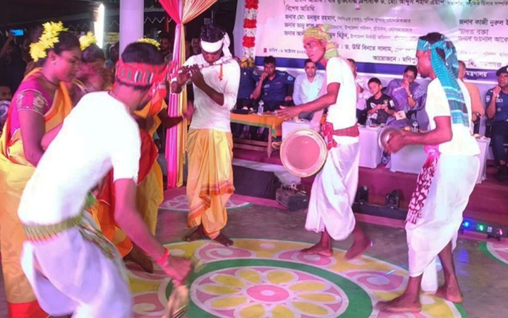 করম উৎসবে মেতে উঠেছেন চা শ্রমিকরা