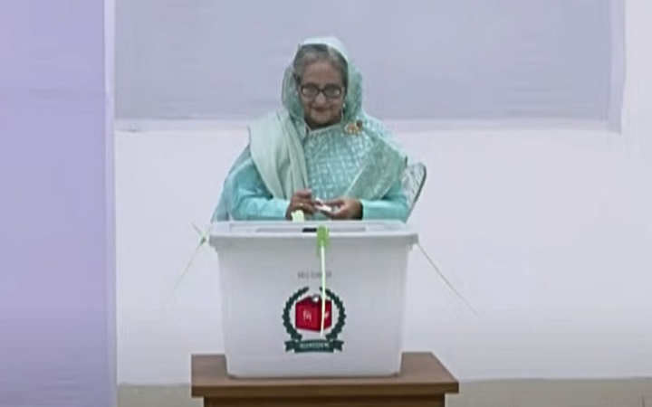 ভোট দিলেন শেখ হাসিনা