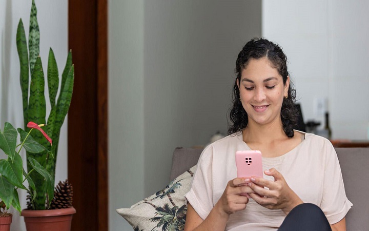 ফোনে থাকা ৭ স্ক্রিনশটে হ্যাকারের ফাঁদে পড়তে পারেন