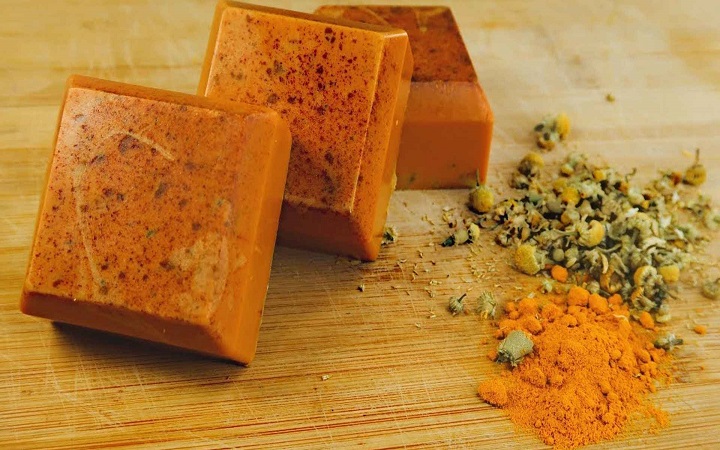 ট্রেন্ডিং ‘টারমারিক সোপ’ বানান ঘরেই