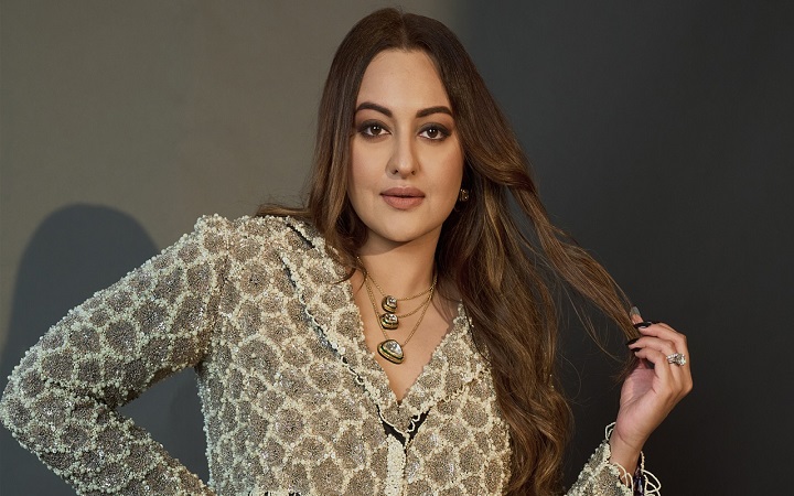 এয়ারপোর্টে স্বামীর গায়ে হাত তুললেন সোনাক্ষী!