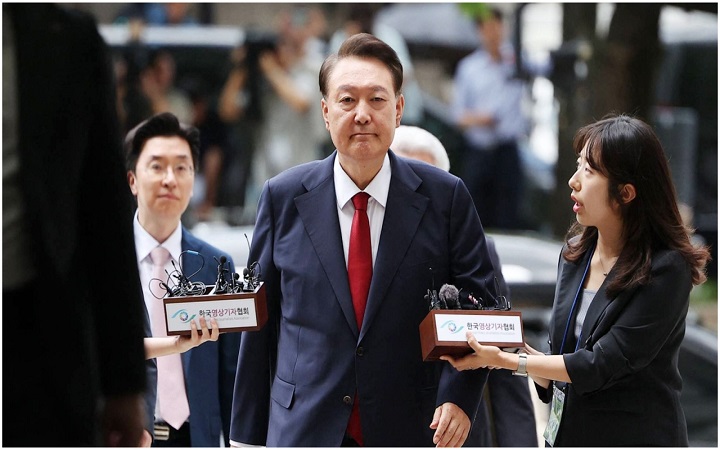 দক্ষিণ কোরিয়ার সাবেক প্রেসিডেন্ট ইউন ফের গ্রেপ্তার