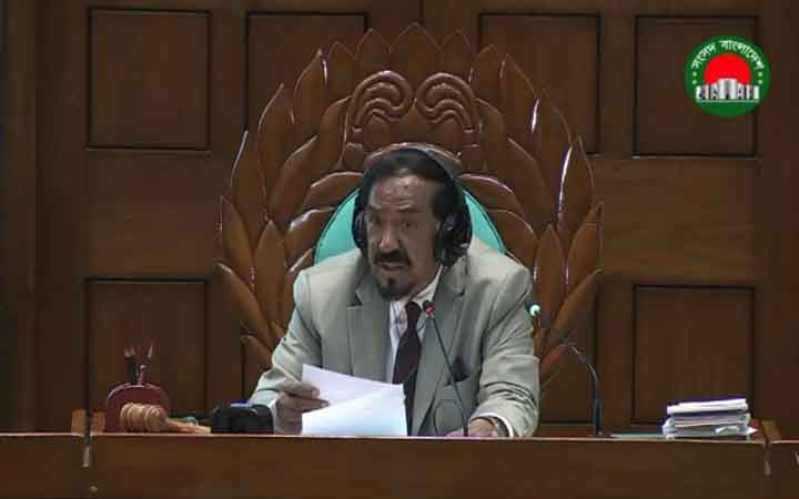 সংসদের অধিবেশন কক্ষে কিছু খাচ্ছিলেন এমপি, ধরে ফেললেন স্পিকার