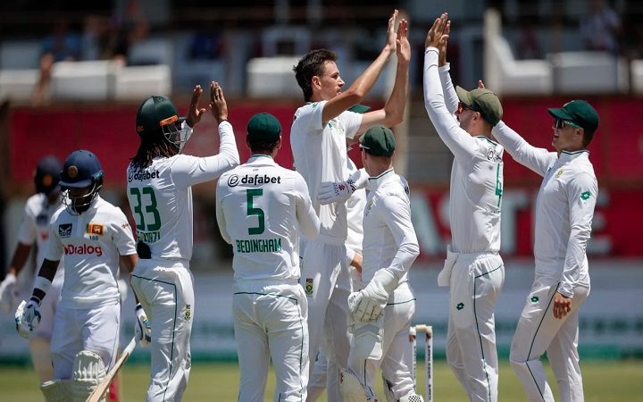 শত বছরের লজ্জার রেকর্ড ভাঙল শ্রীলঙ্কা