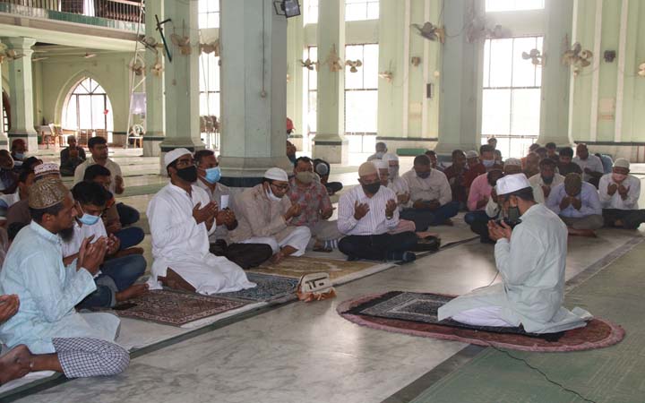 প্রয়াত ইবি অধ্যাপক সাইদুর রহমানের মাগফিরাত কামনায় দোয়া