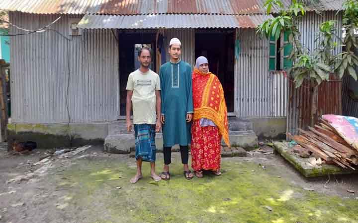 অভাবের ঘর থেকে সাফল্যের আলো—গোল্ডেন এ প্লাস পাওয়া জাহিদের স্বপ্ন এখন ডাক্তার হওয়া