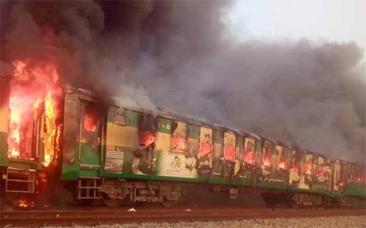 পাকিস্তানে চলন্ত ট্রেনে বিষ্ফোরন, নিহত ৬২