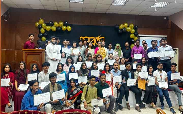 স্টামফোর্ড বিশ্ববিদ্যালয়ের সাংবাদিকতা বিভাগের কৃতি শিক্ষার্থীদের সংবর্ধনা অনুষ্ঠান ‘ফলাবর্তন’ অনুষ্ঠিত