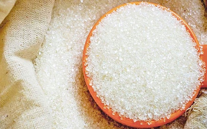 একদিনের ব্যবধানে বস্তাপ্রতি চিনির দাম বেড়েছে ৭০ টাকা