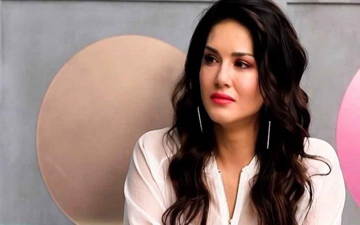 সানি লিওনকে অনুষ্ঠানের অনুমতি দিল না ভারতের বিশ্ববিদ্যালয়