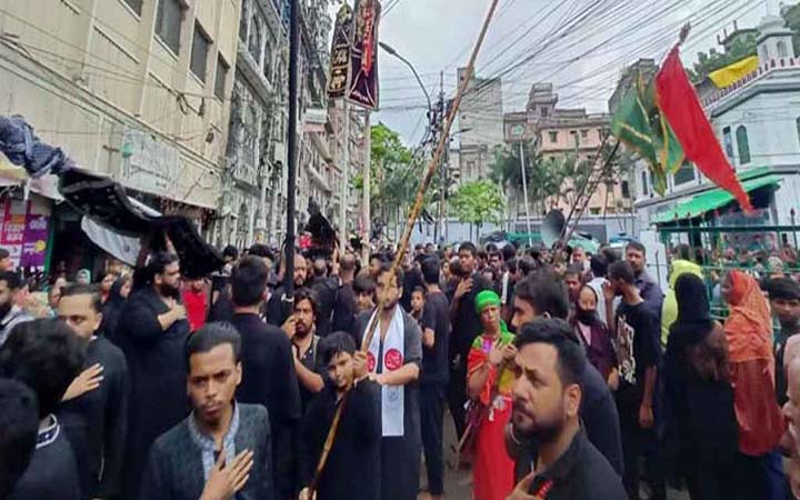 হোসেনি দালান থেকে বের হয়েছে তাজিয়া মিছিল