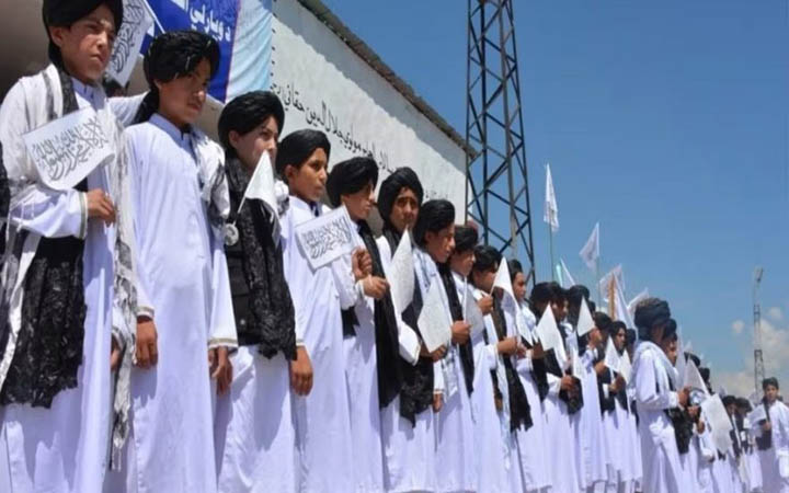 আফগানিস্তানে স্কুল শিক্ষার্থীদের নতুন পোশাক নির্ধারণ