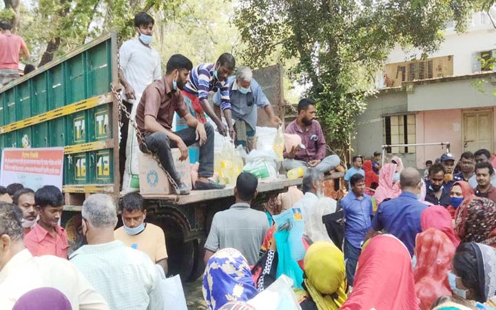 ভ্রাম্যমাণ ট্রাকে টিসিবির পণ্য বিক্রি শুরু আজ