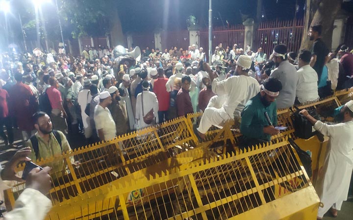 ৩য় দিনে গড়াল এমপিওভুক্ত শিক্ষকদের কর্মবিরতি, আজ শাহবাগ অবরোধ