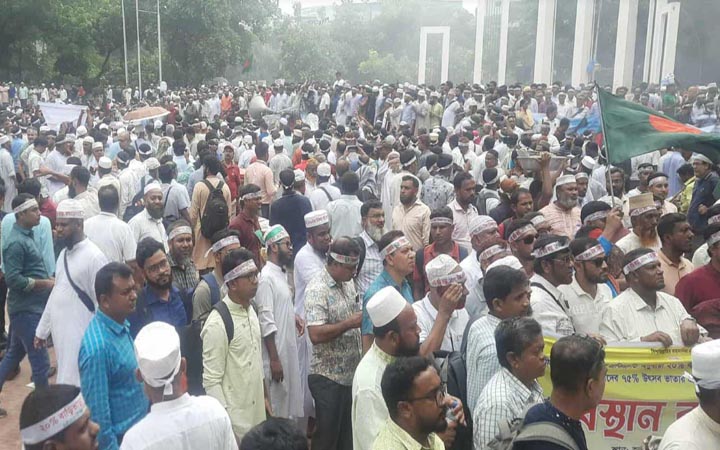 দাবি আদায়ে অনড় শিক্ষকরা, আজ ‘মার্চ টু যমুনা’ কর্মসূচি
