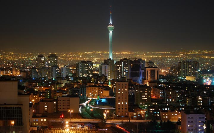 ইরানের রাজধানী তেহরানের কয়েক জায়গায় শক্তিশালী হামলা