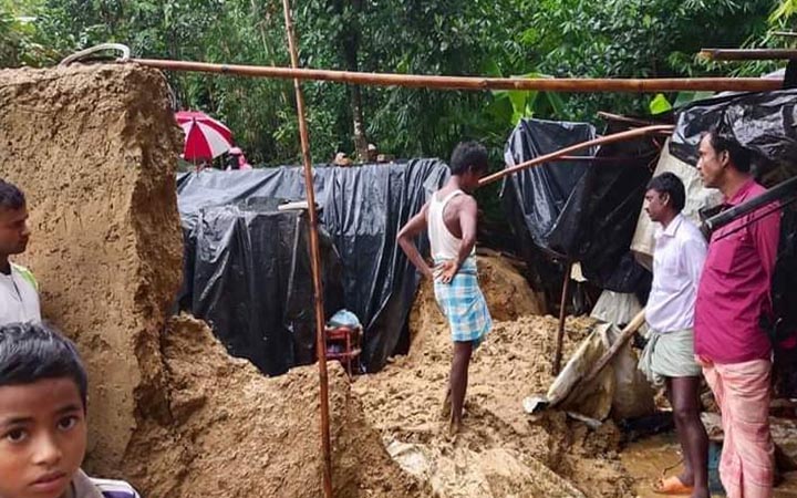 টেকনাফে দেওয়ালচাপায় একই পরিবারের ৪ জনের মৃত্যু