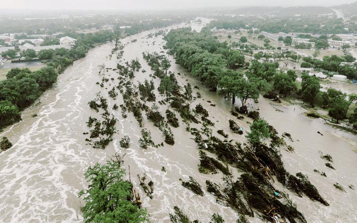 টেক্সাসে বন্যায় মৃতের সংখ্যা বেড়ে ৪৩