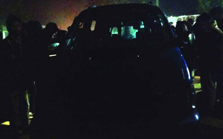 ঠাকুরগাঁওয়ে পুলিশের গাড়ি ভাঙচুর করে আসামি ছিনতাই