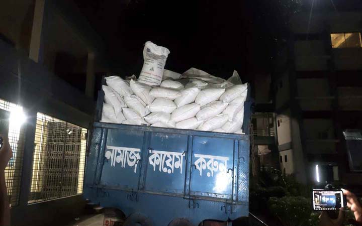 ঠাকুরগাঁওয়ে ট্রাকভর্তি ৩৮০ বস্তা ডিএপি সার জব্দ, জরিমানা