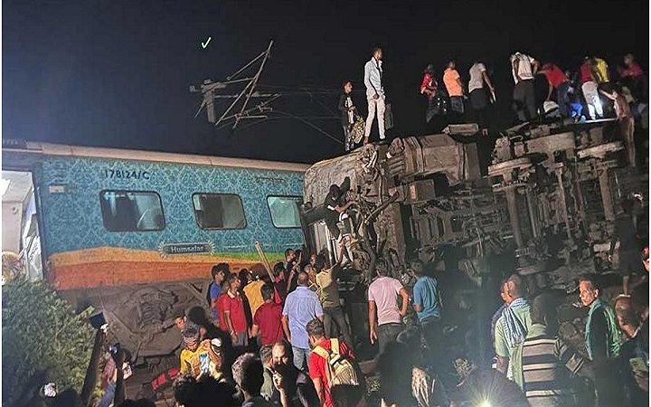 ভারতে ট্রেন দুর্ঘটনা : তথ্য পেতে বাংলাদেশিদের জন্য হটলাইন নম্বর