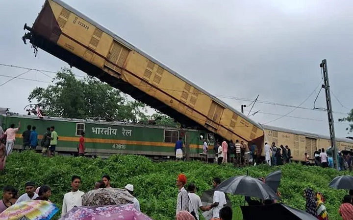 ভারতে ট্রেন দুর্ঘটনায় ৮ জনের মৃত্যু