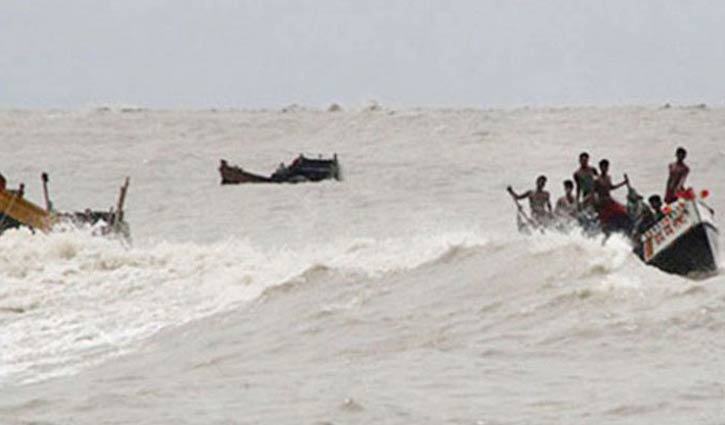 সাগরে ১৪ ঘণ্টা ধরে আটকে আছে ১৯ জেলেসহ ট্রলার