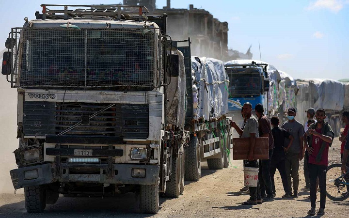 গাজায় ঢুকছে আরও ৬০০ ত্রাণবাহী ট্রাক