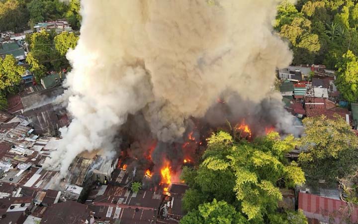 ফিলিপাইনে বস্তিতে আগুন লেগে শিশুসহ নিহত ৮