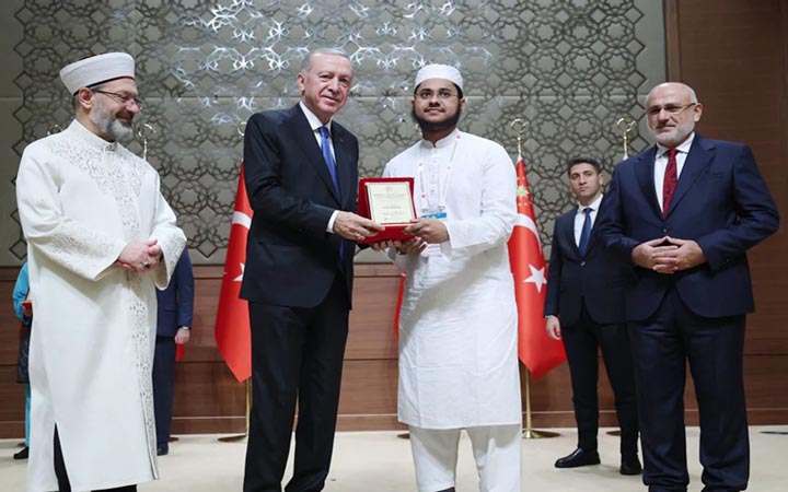 তুরস্কের কোরআন প্রতিযোগিতায় প্রথম হলেন বাংলাদেশি হাফেজ